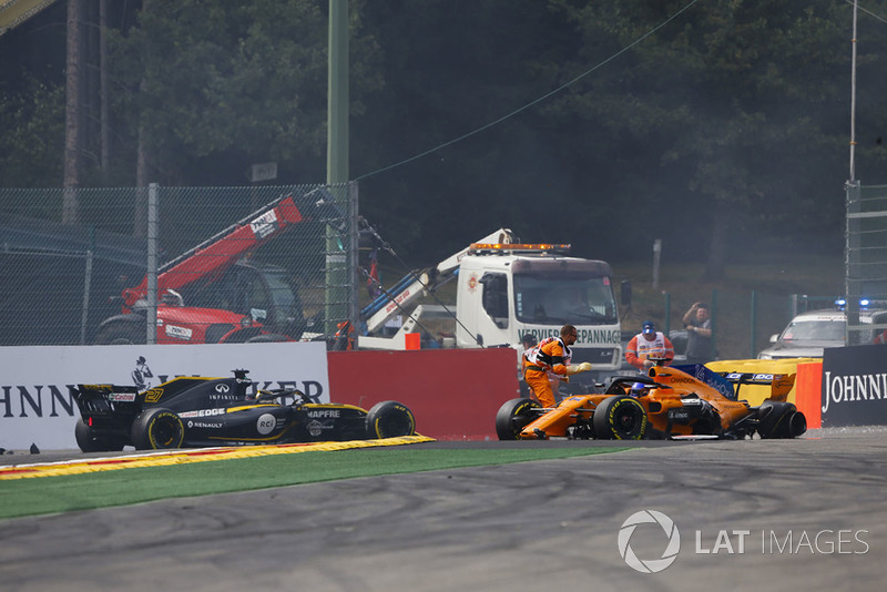 Kecelakaan tikungan pertama GP Belgia 2018 melibatkan Fernando Alonso, Nico Hulkenberg, dan Charles Leclerc