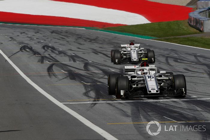 Charles Leclerc, Sauber C37, Marcus Ericsson, Sauber C37 