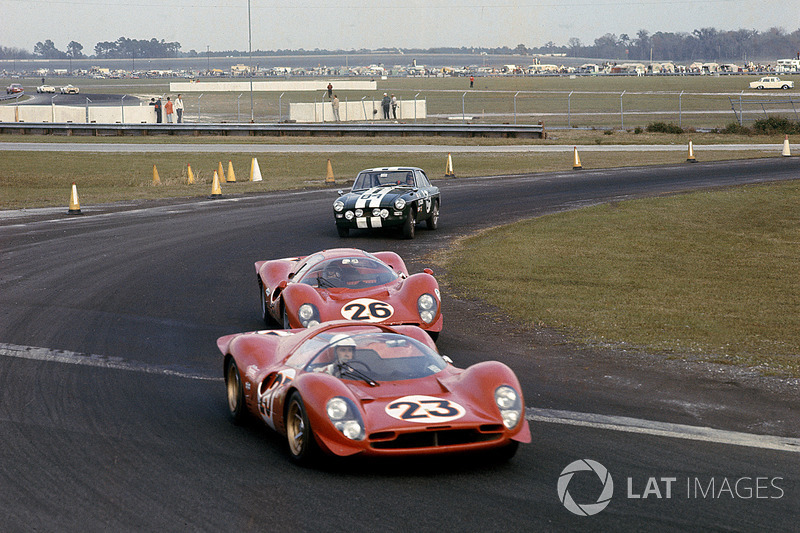 Lorenzo Bandini, Chris Amon, Ferrari 330P4 Spyder