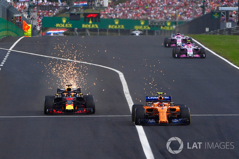 Daniel Ricciardo, Red Bull Racing y Fernando Alonso, McLaren MCL33