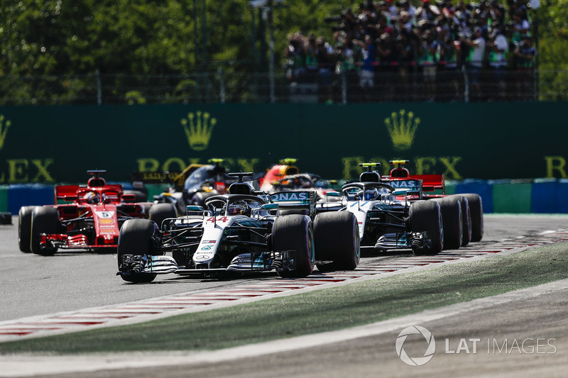 Lewis Hamilton, Mercedes AMG F1 W09 en la salida