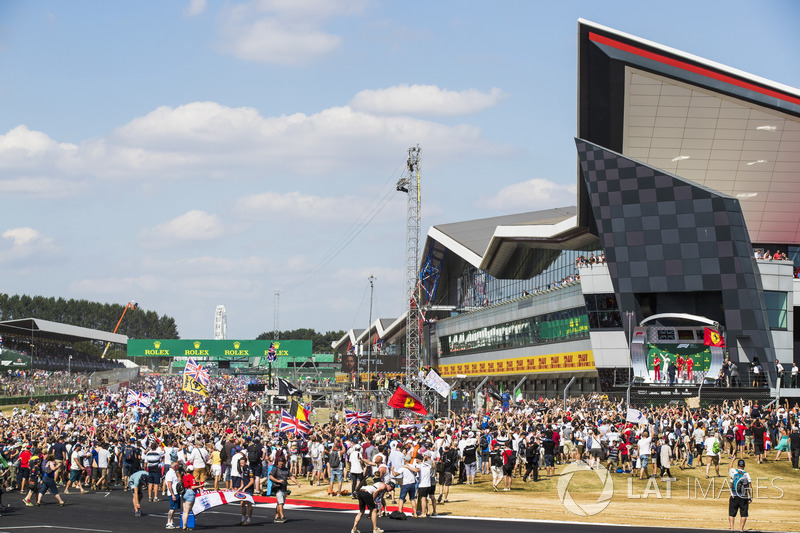 Podio: Lewis Hamilton, Mercedes AMG F1, Sebastian Vettel, Ferrari, Kimi Raikkonen, Ferrari