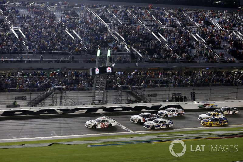 2. Kyle Larson vs. Elliott Sadler - 0s005 (Xfinity)