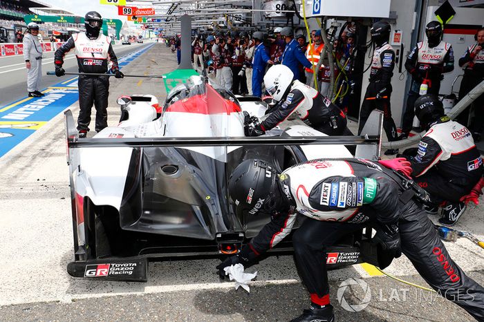 #7 Toyota Gazoo Racing Toyota TS050: Mike Conway, Kamui Kobayashi, Jose Maria Lopez pits with trouble