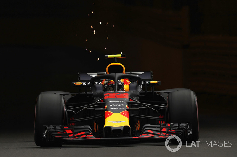 Max Verstappen, Red Bull Racing RB14 sparks