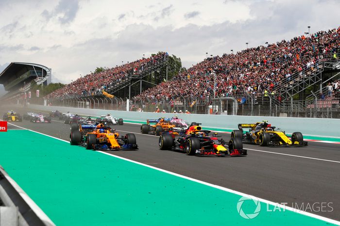 Max Verstappen, Red Bull Racing RB14, Fernando Alonso, McLaren MCL33 y Carlos Sainz Jr., Renault Sport F1 Team R.S. 18