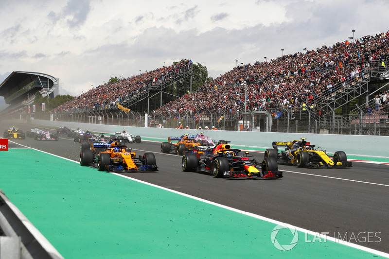 Max Verstappen, Red Bull Racing RB14, Fernando Alonso, McLaren MCL33 y Carlos Sainz Jr., Renault Sport F1 Team R.S. 18