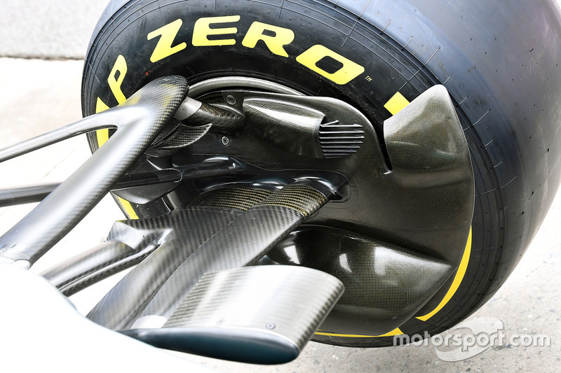 Mercedes-Benz F1 W08 detalle del tubo de freno delantero