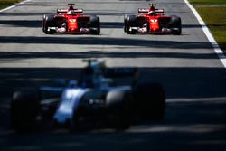 Sebastian Vettel, Ferrari SF70H, Kimi Raikkonen, Ferrari SF70H