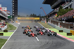 Sebastian Vettel, Ferrari SF70H mène au départ