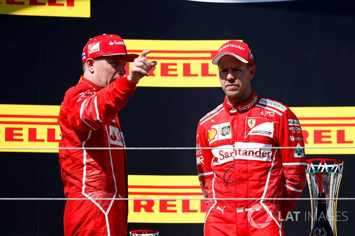 Podio: ganador de la carrera Sebastian Vettel, Ferrari y el segundo lugar Kimi Raikkonen, Ferrari