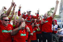 Lucas di Grassi, ABT Schaeffler Audi Sport, celebrates with his team after winnin the championship