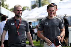 Stoffel Vandoorne, McLaren avec Adam Cooper, attaché de presse de McLaren