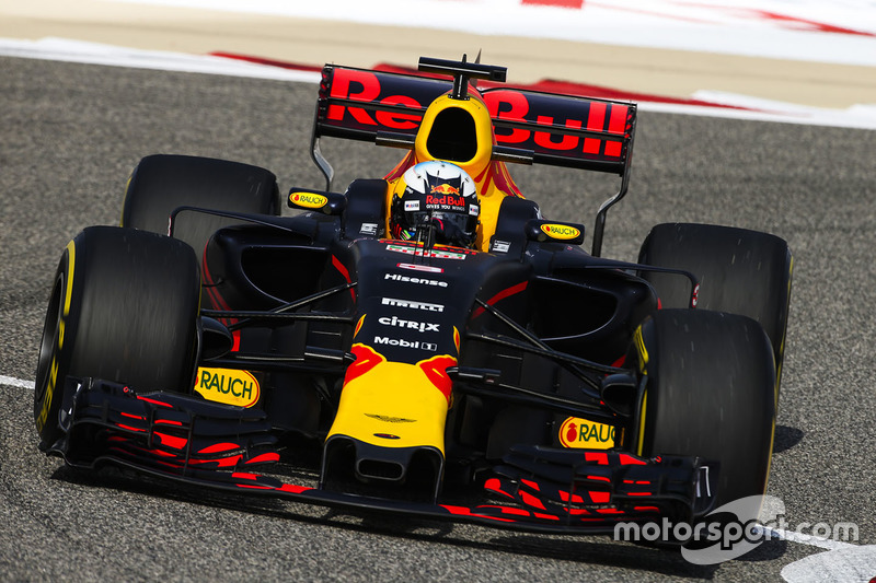 Daniel Ricciardo foi o segundo à tarde e o terceiro à noite, 0s066 mais lento que o alemão.