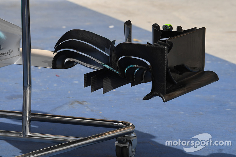 Переднее крыло Mercedes F1 W08