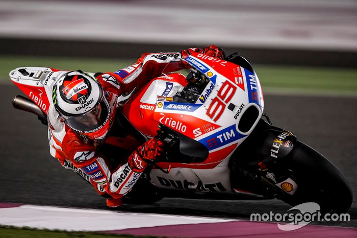 Jorge Lorenzo con la Ducati Desmosedici 2017 del equipo oficial en Qatar