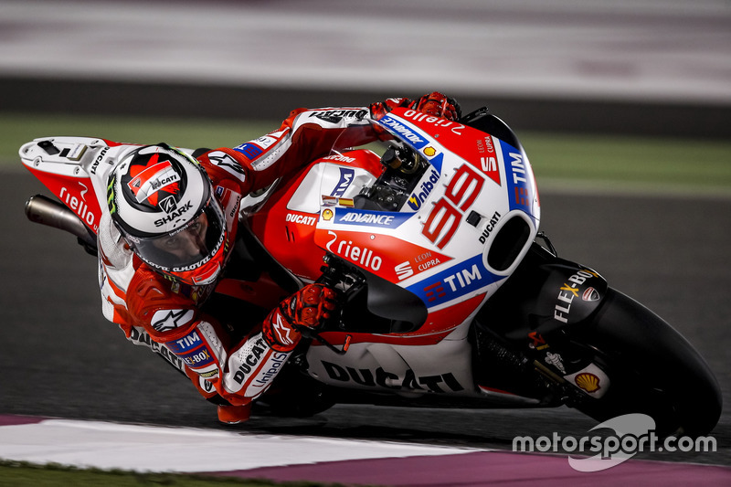Jorge Lorenzo con la Ducati Desmosedici 2017 del equipo oficial en Qatar
