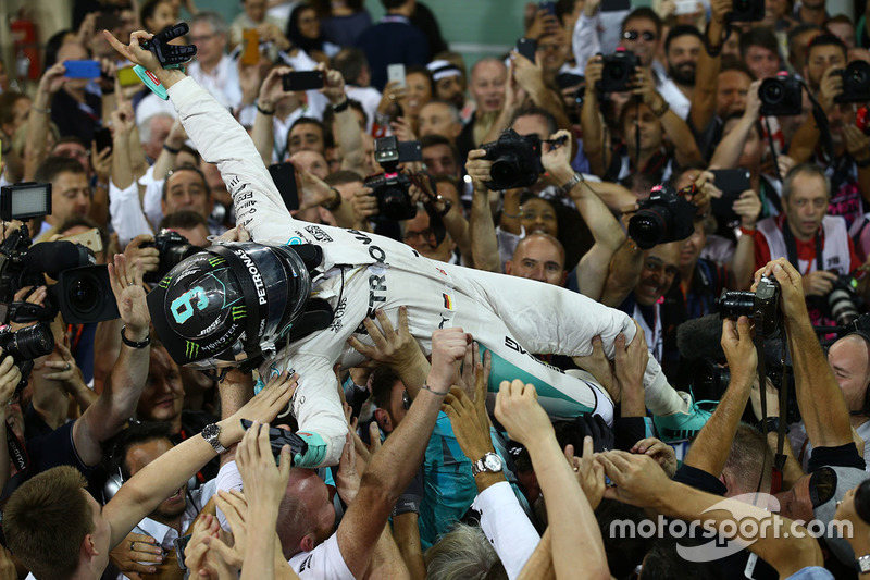 Formel-1-Weltmeister 2016: Nico Rosberg, Mercedes AMG Petronas F1, im Parc Fermé