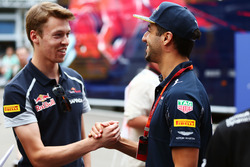(Зліва направо): Данііл Квят, Scuderia Toro Rosso та Даніель Ріккардо, Red Bull Racing
