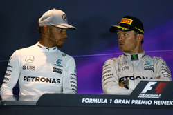 Прес-конференція: друге місце - Льюіс Хемілтон, Mercedes AMG F1; переможець - Ніко Росберг, Mercedes