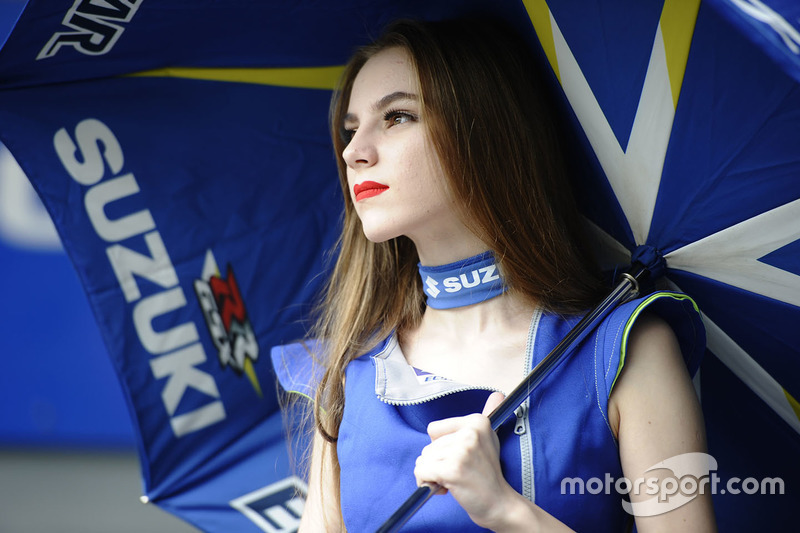 Чарівна дівчина Suzuki