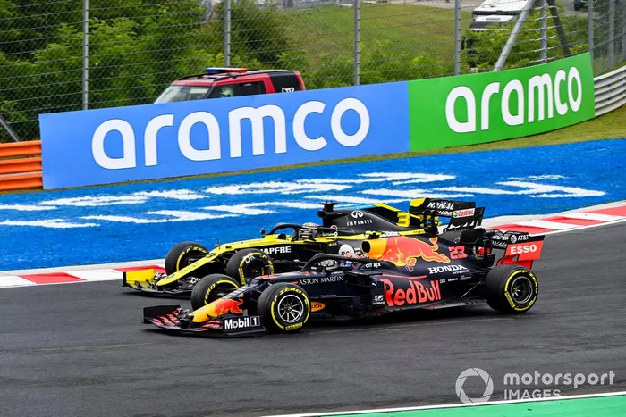 Alex Albon, Red Bull Racing RB16, Daniel Ricciardo, Renault F1 Team R.S.20