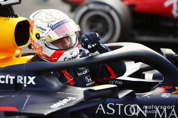 Max Verstappen, Red Bull Racing,  segundo lugar llega a parc ferme