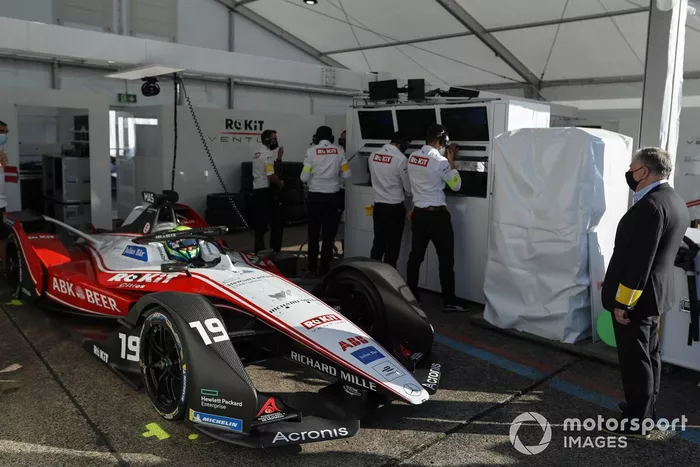 Felipe Massa, Venturi, EQ Silver Arrow 01, y Jean Todt, FIA President looks in