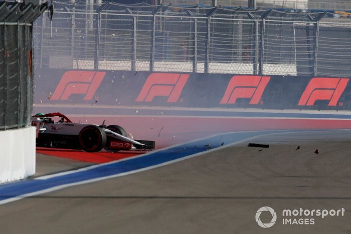 Antonio Giovinazzi, Alfa Romeo Racing C41 choca durante los entrenamientos