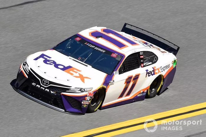 1. Denny Hamlin (Gibbs-Toyota): für