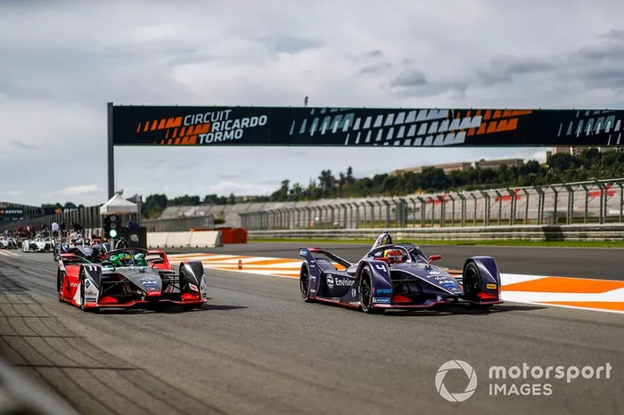 Lucas Di Grassi, Audi Sport ABT Schaeffler, Audi e-tron FE06, Robin Frijns, Envision Virgin Racing, Audi e-tron FE06 in the pit lane