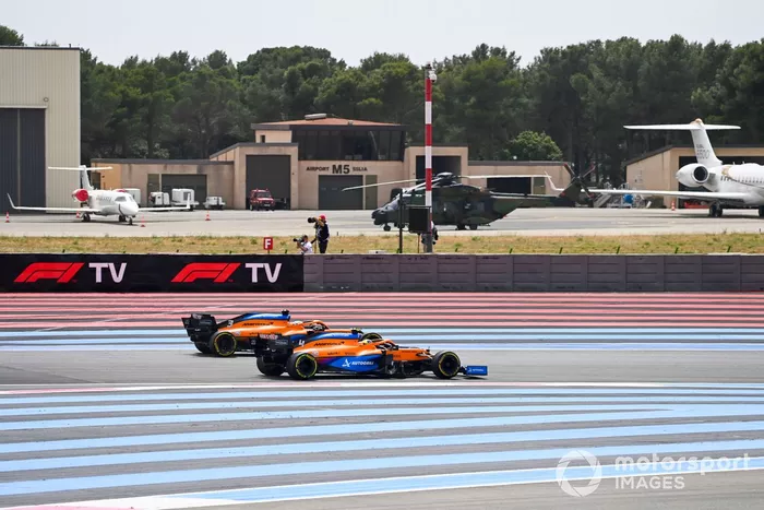 Lando Norris, McLaren MCL35M, Daniel Ricciardo, McLaren MCL35M