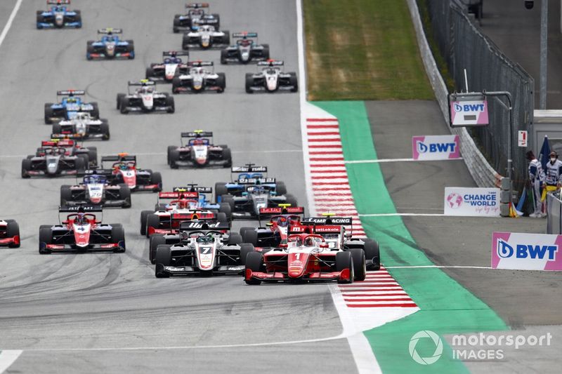 Salida de la carrera 3 de la FIA F3 2021 en Red Bull Ring