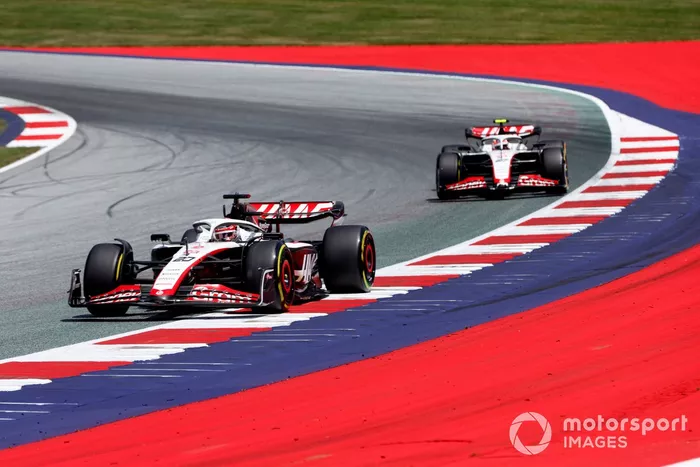 Kevin Magnussen, Haas VF-23, Nico Hulkenberg, Haas VF-23