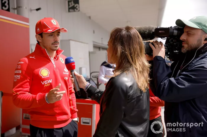 Charles Leclerc, Scuderia Ferrari, s'adresse aux médias 