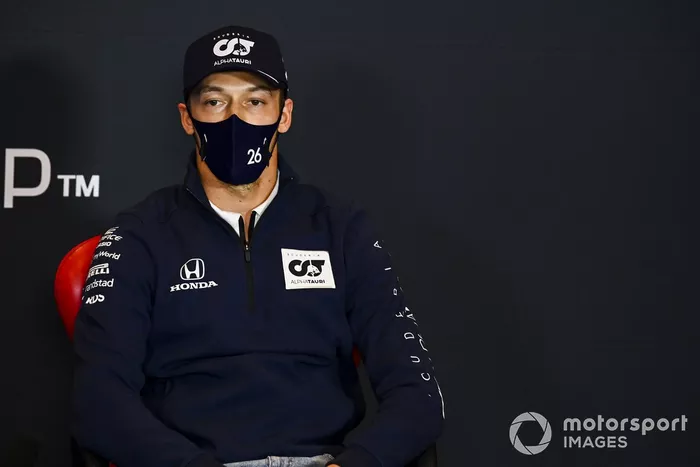 Daniil Kvyat, AlphaTauri, en la conferencia de prensa