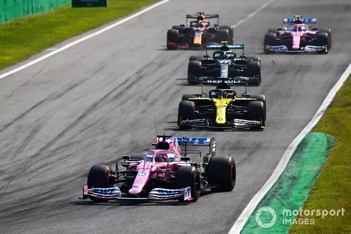 Sergio Pérez, Racing Point RP20, Daniel Ricciardo, Renault F1 Team R.S.20 