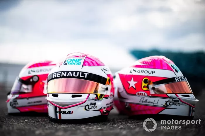 Cascos Tributo usados por los pilotos de FIA Formula 2 Jack Aitken, Campos Racing, Guanyu Zhou, UNI Virtuosi Racing, y los pilotos de FIA Formula 3 Max Fewtrell, ART Grand Prix Ye Yifei, Hitech Grand Prix Christian Lundgaard, ART Grand Prix