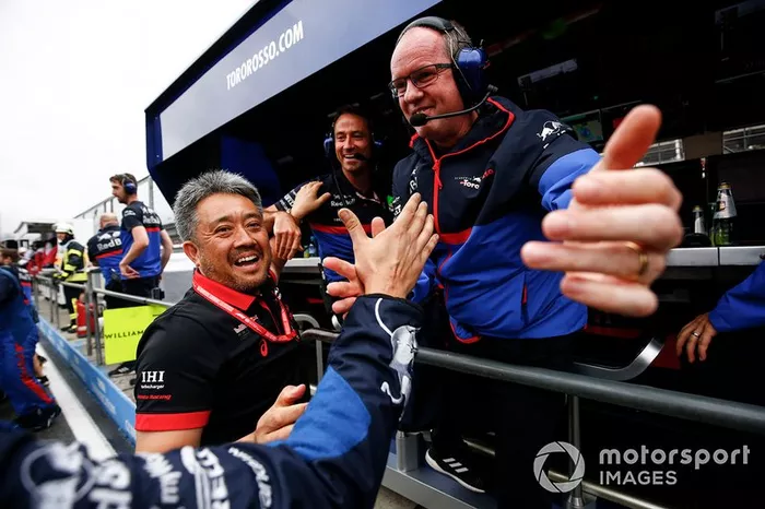 Chefe da Honda e engenheiro da Toro Rosso celebram ida de Kvyat ao pódio