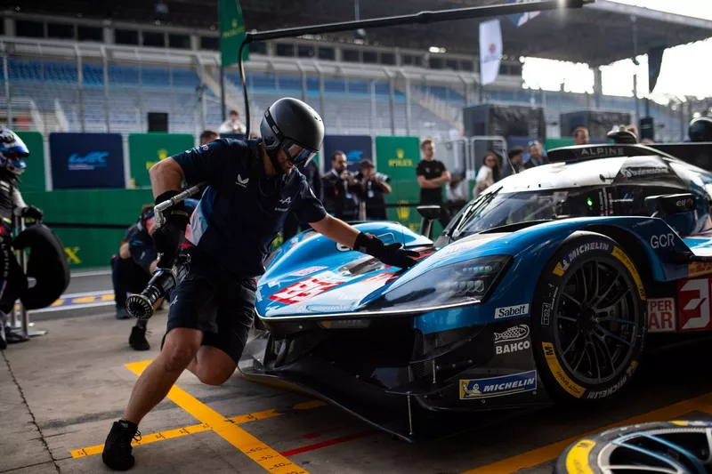 #35 Alpine Endurance Team Alpine A424 : Paul-Loup Chatin, Ferdinand Habsburg, Charles Milesi