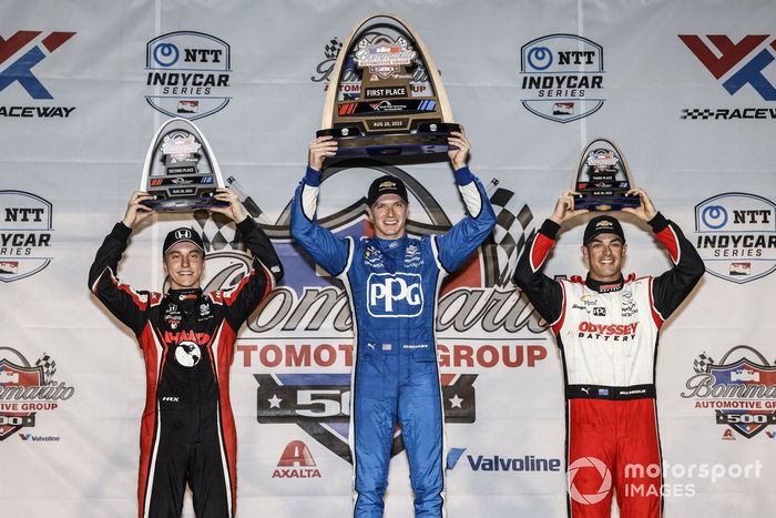 Podio: Ganador de la carrera Josef Newgarden, Team Penske Chevrolet, segundo lugar David Malukas, Dale Coyne Racing con HMD Honda, tercer lugar Scott McLaughlin, Team Penske Chevrolet
