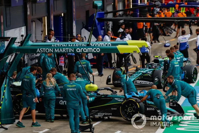 Lance Stroll, Aston Martin AMR24, vuelve al garaje