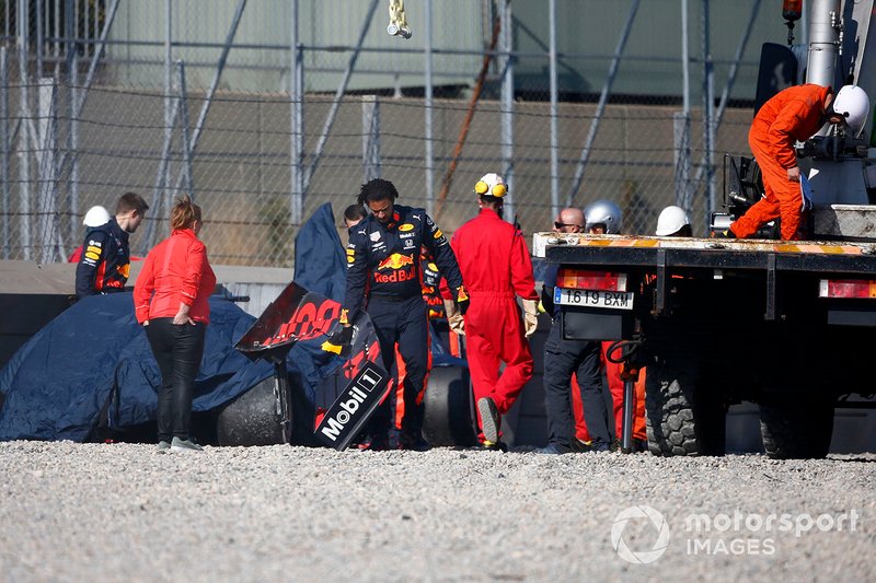 The crashed car of Pierre Gasly, Red Bull Racing RB15 is recovered after crashing