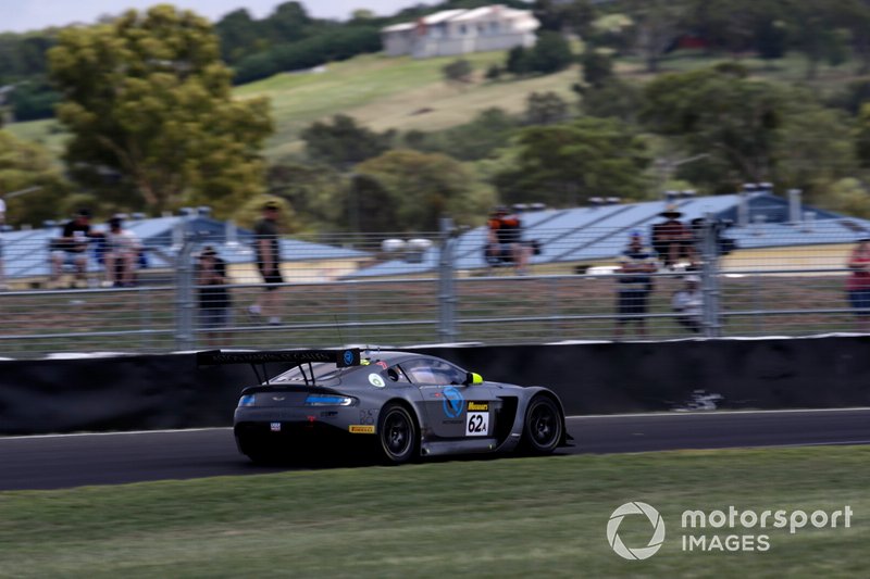 #62 R-Motorsport Aston Martin Vantage GT3: Jake Dennis, Matthieu Vaxiviere, Marvin Kirchhöfer