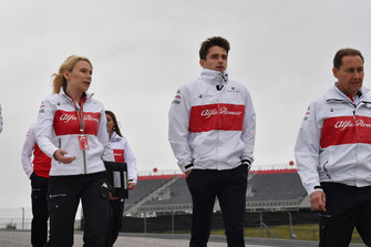 Charles Leclerc, Alfa Romeo Sauber F1 Team walks the track with Ruth Buscombe, Alfa Romeo Sauber F1 Team Race Strategist