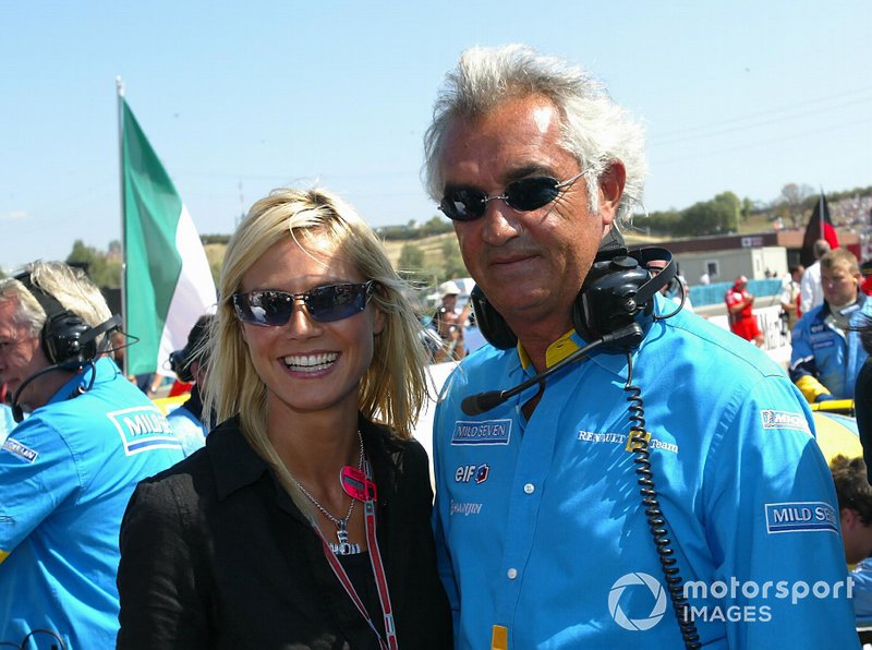 Flavio Briatore, Team Principal Renault con la modella Heidi Klum