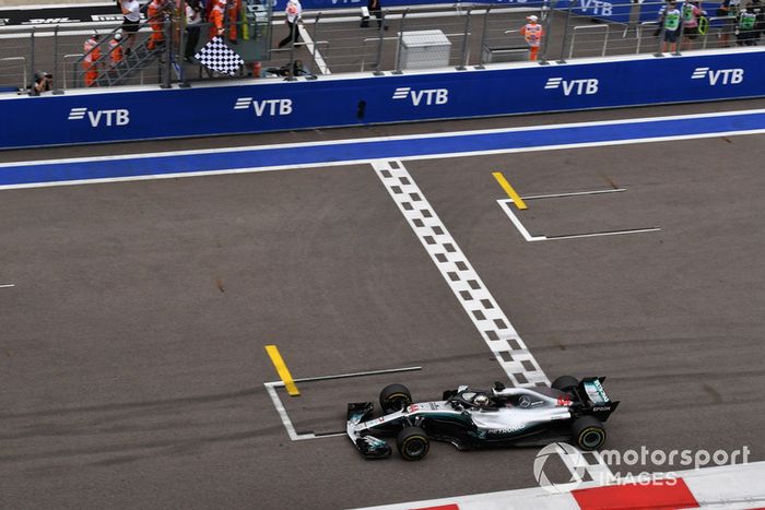 No sin polémica, con órdenes de equipo, Hamilton sumó el triunfo en 2018 y hace que el 100% de las victorias en Rusia sean de Mercedes