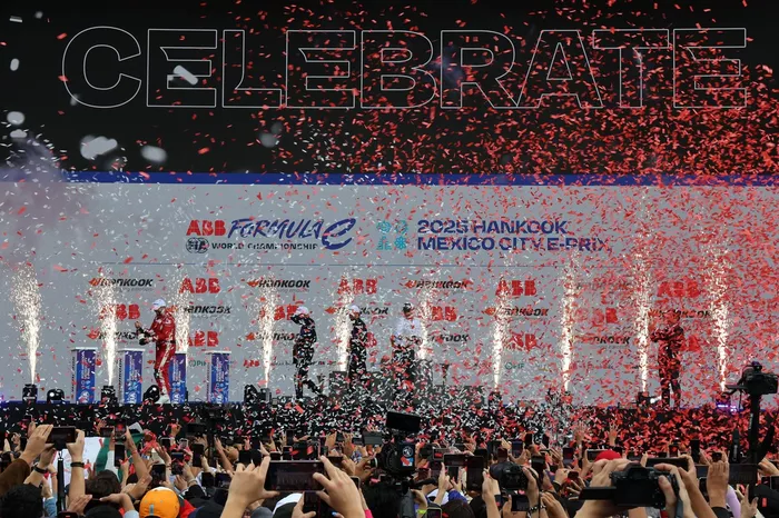 Podium: Race winner Oliver Rowland, Nissan Formula E Team, second place Antonio Felix da Costa, TAG Heuer Porsche Formula E Team, third place Pascal Wehrlein, TAG Heuer Porsche Formula E Team