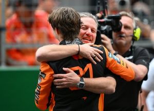 Oscar Piastri, McLaren, Zak Brown, McLaren