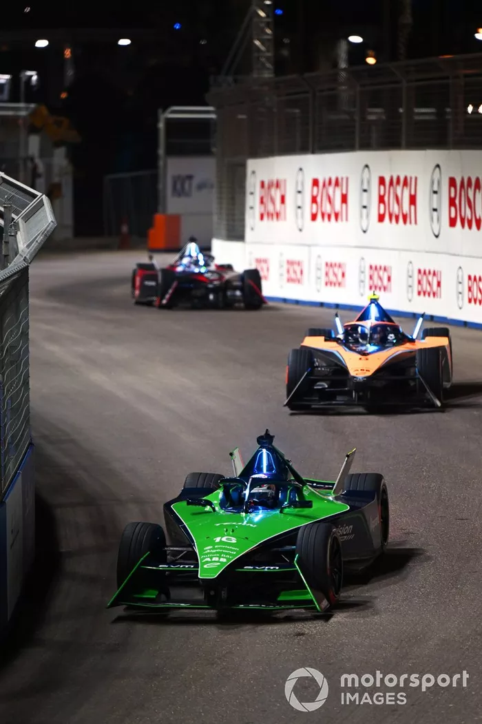 Sebastien Buemi, Envision Racing, Jaguar I-TYPE 6, Jake Hughes, McLaren, e-4ORCE 04, Dan Ticktum, NIO 333 FE Team, NIO 333 ER9
